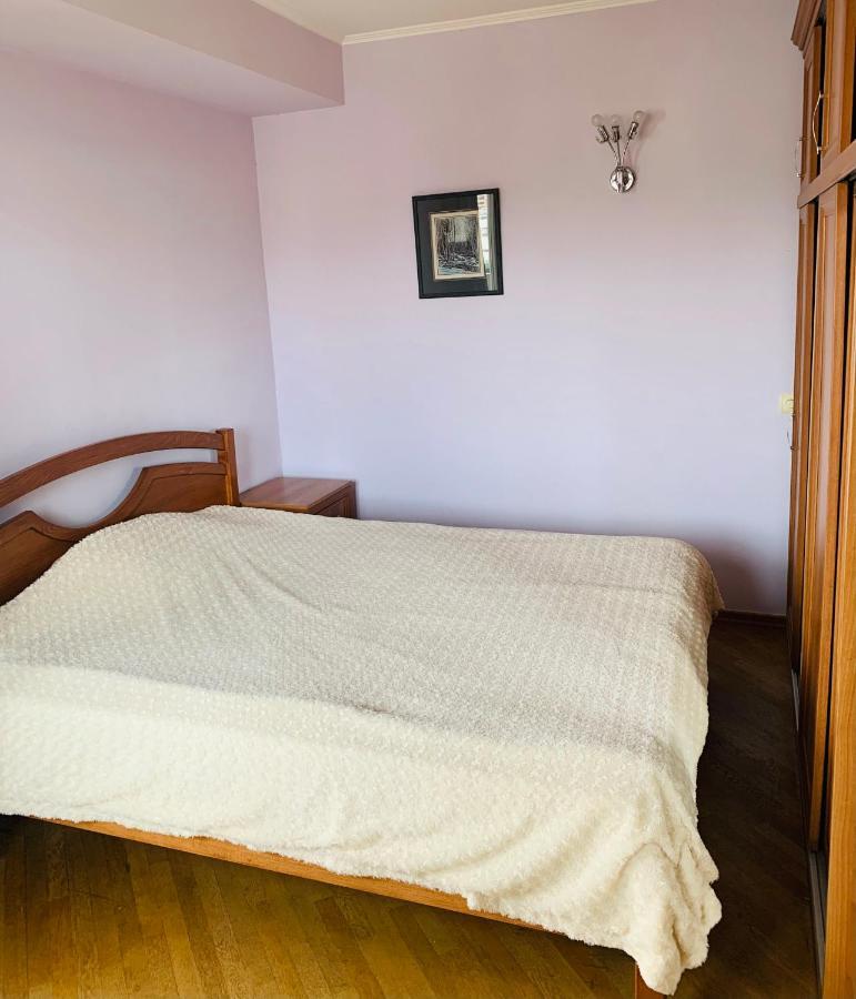 Cozy Apartment Near Republic Square Yerevan Exterior photo