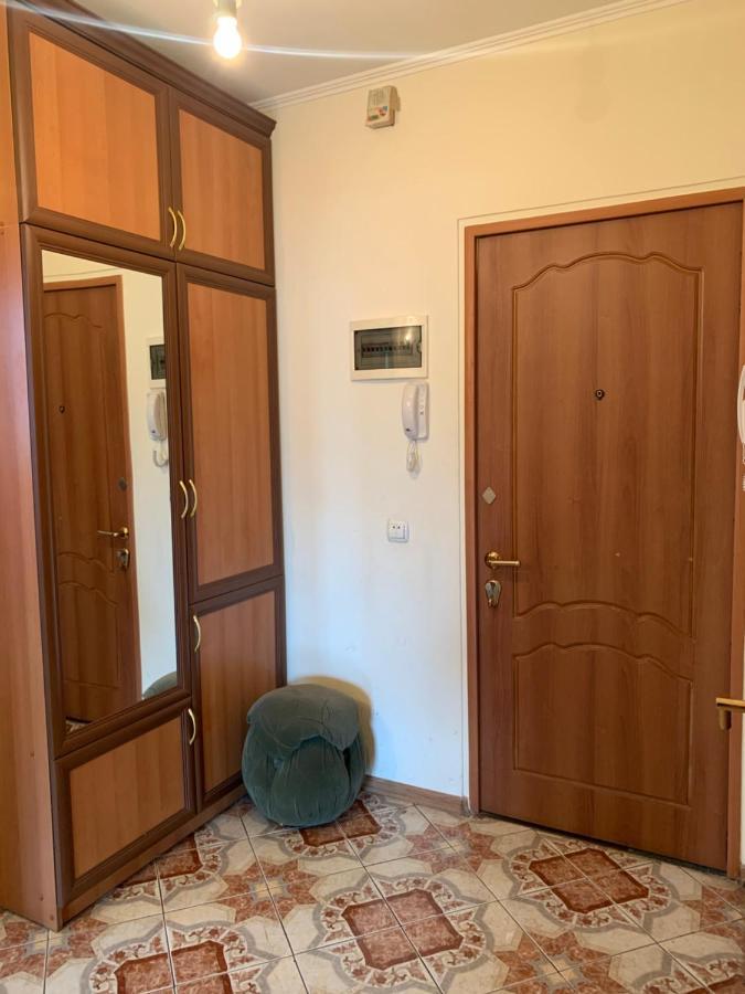 Cozy Apartment Near Republic Square Yerevan Exterior photo